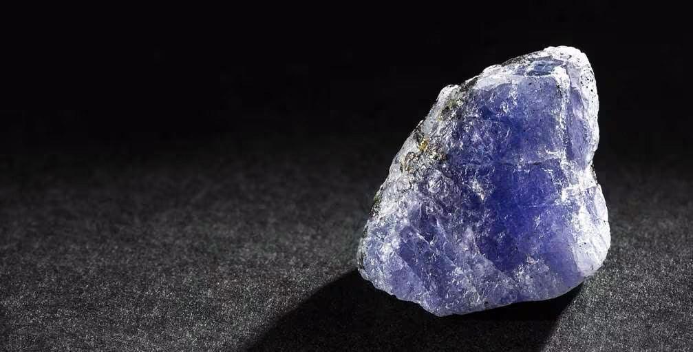 Tanzanite: Properties, Formation, and Uses | MLDCRYSTAL - MLD Wholesale Crystals