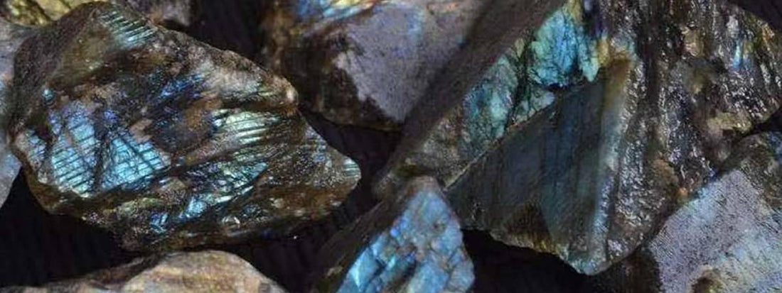 Everything You Need to Know About Labradorite: Healing, Divination, and Compatibility - MLD Wholesale Crystals