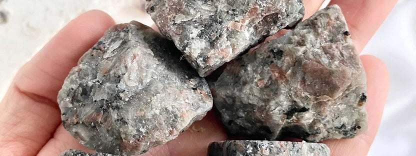 Everything You Need to Know About Yooperlite: Healing, Divination, and ...