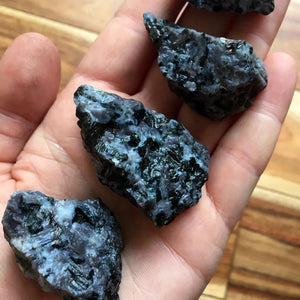 2-4cm rough merlinite 1kg