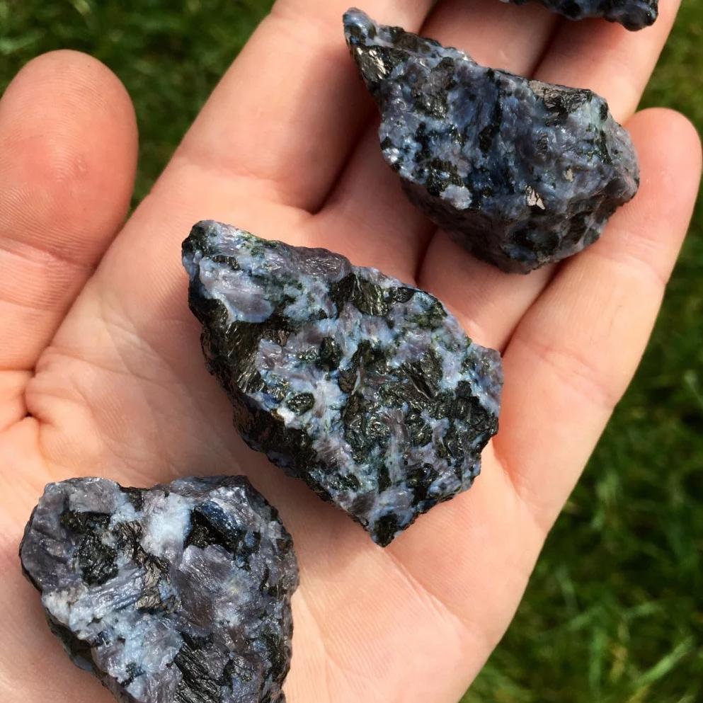 2-4cm rough merlinite 1kg