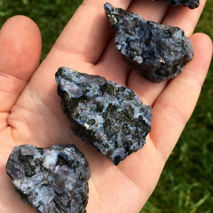 2-4cm rough merlinite 1kg