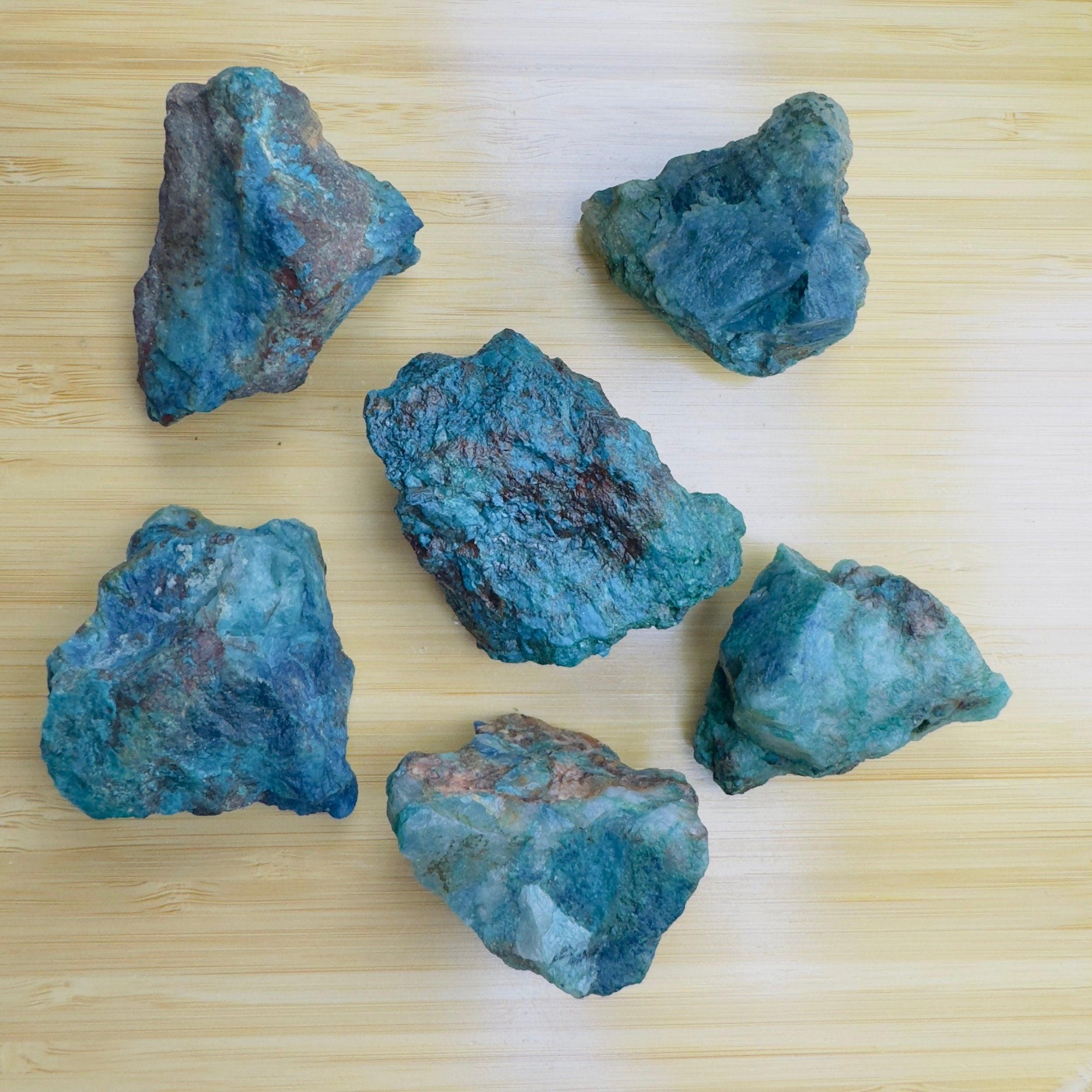 2-4cm raw shattuckite