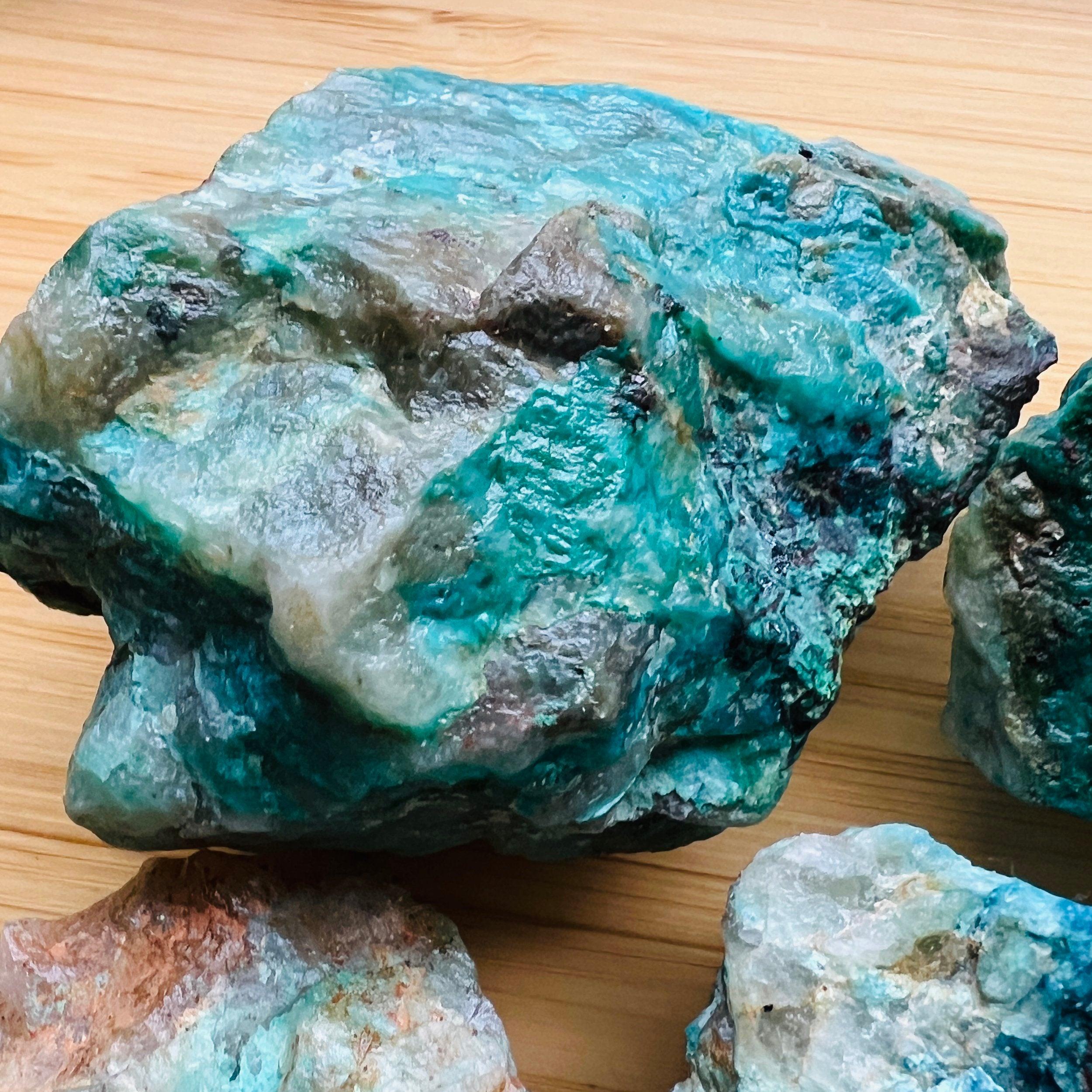 2-4cm raw shattuckite