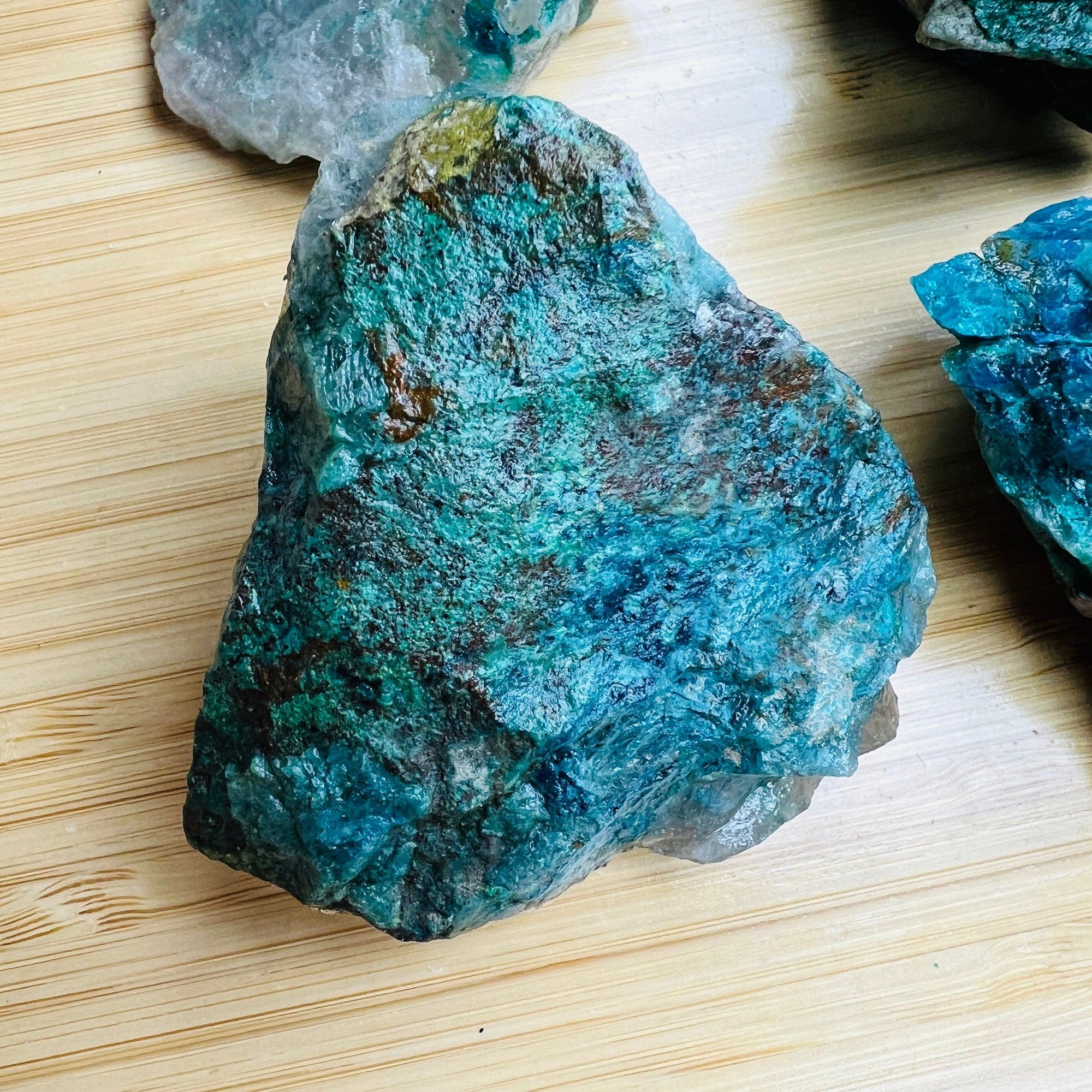 2-4cm raw shattuckite