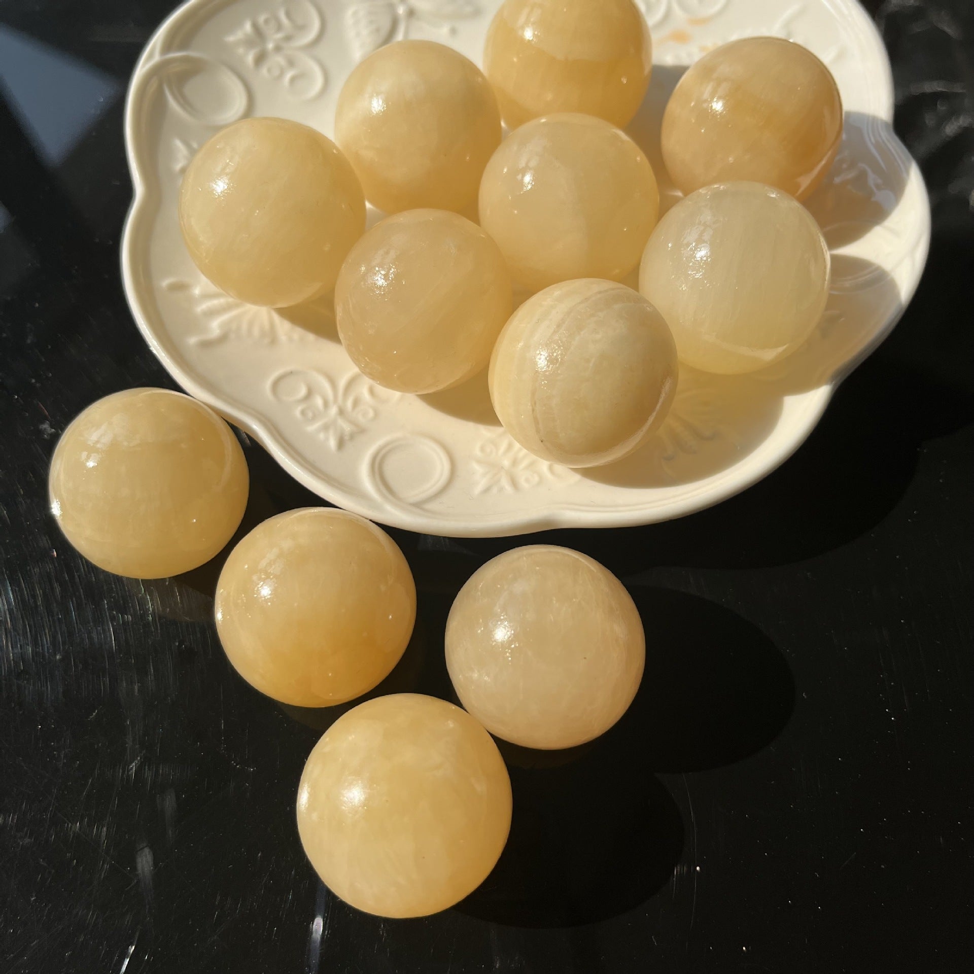 3cm yellow jade sphere