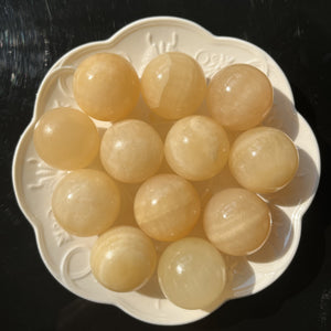 3cm yellow jade sphere