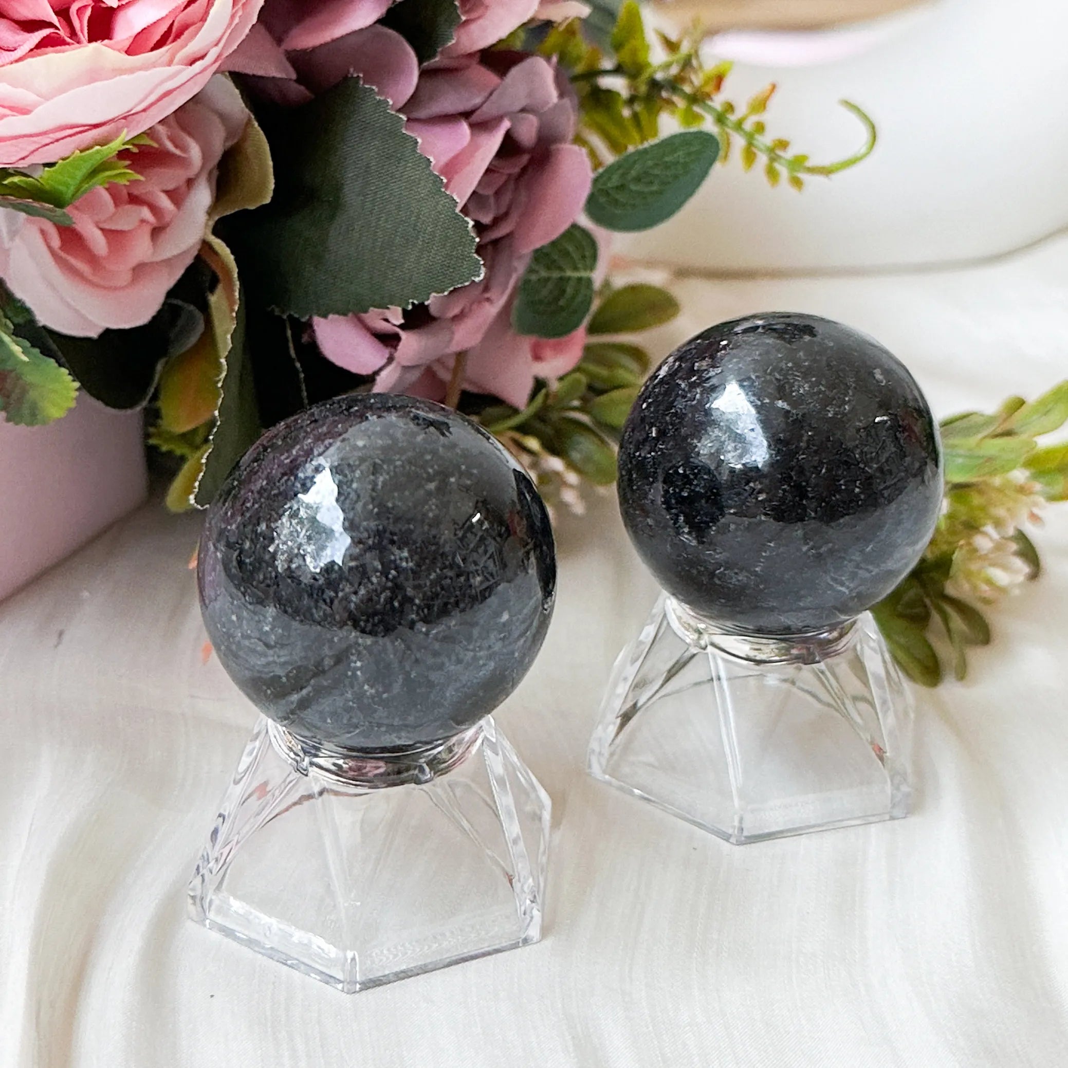 3-7cm nuummite sphere 1kg