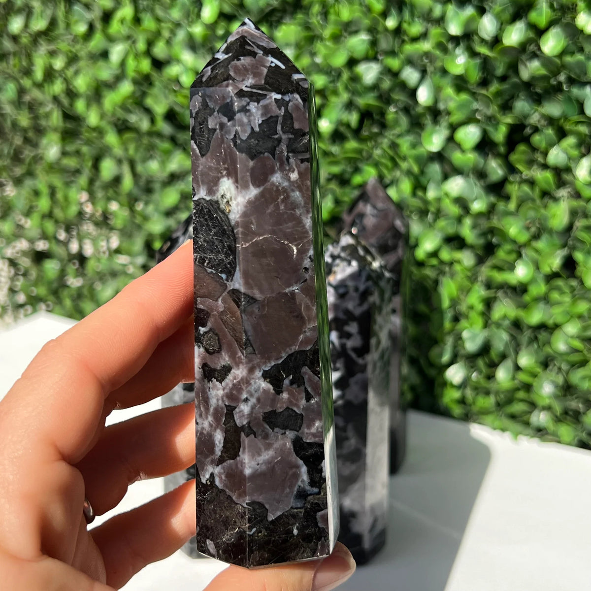 Merlinite Pyramid 5-8cm merlinite tower 1kg – MLD Wholesale Crystals